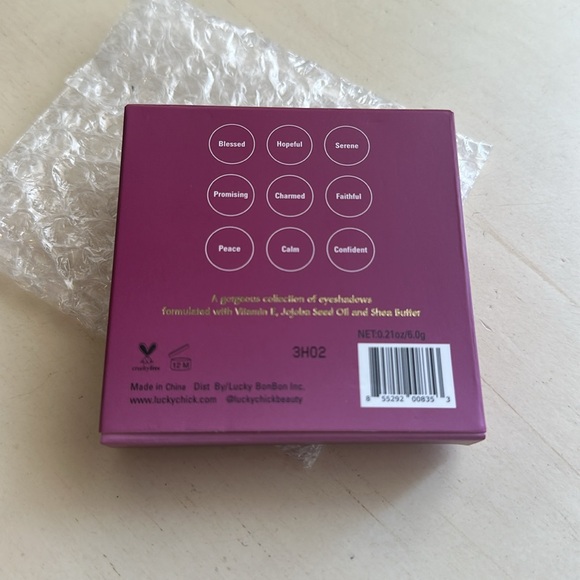 LUCKY CHICK
Daydreams Eyeshadow Palette - Picture 5 of 10